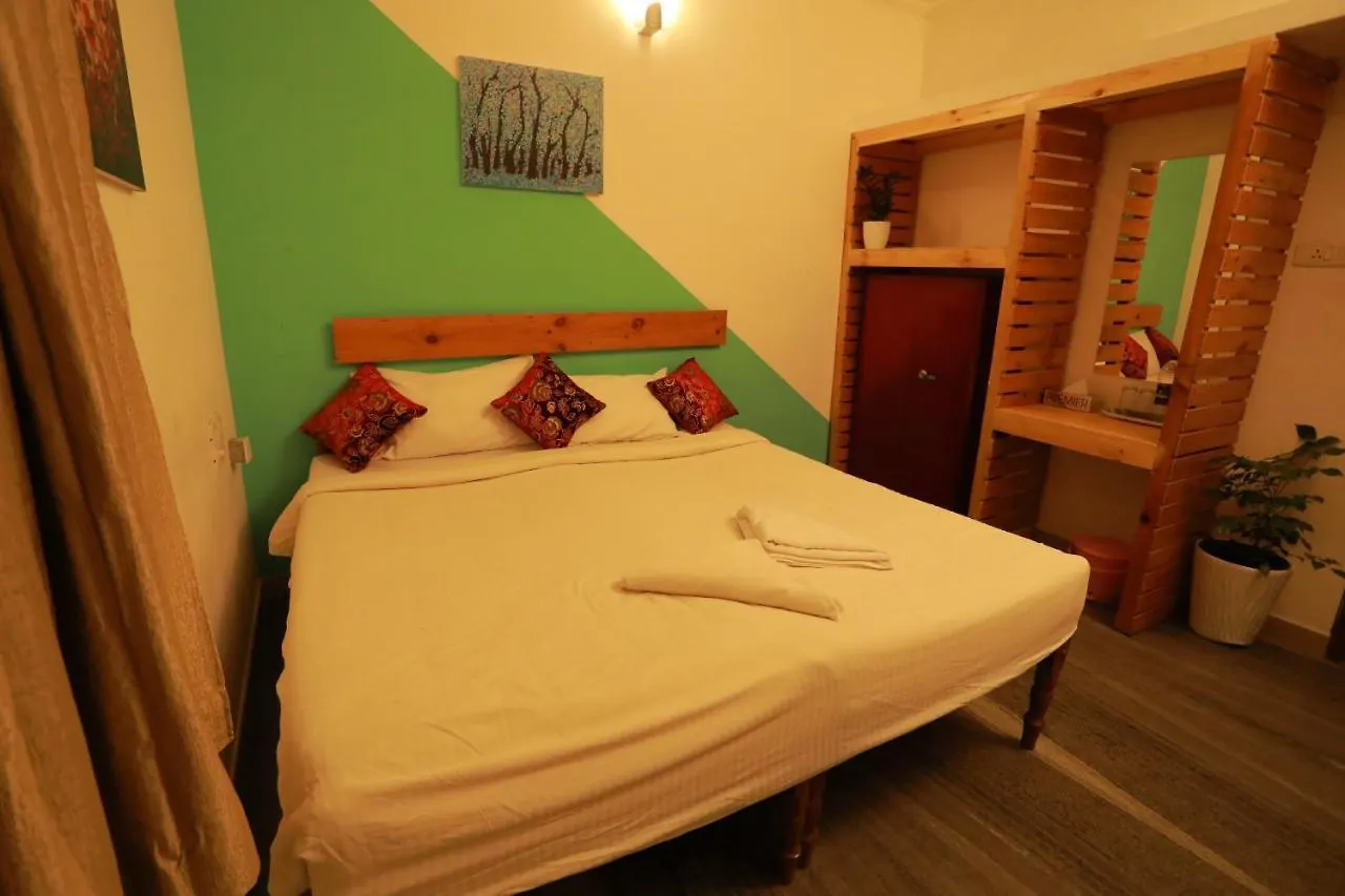 *** Hotel The Waves Fortkochi India