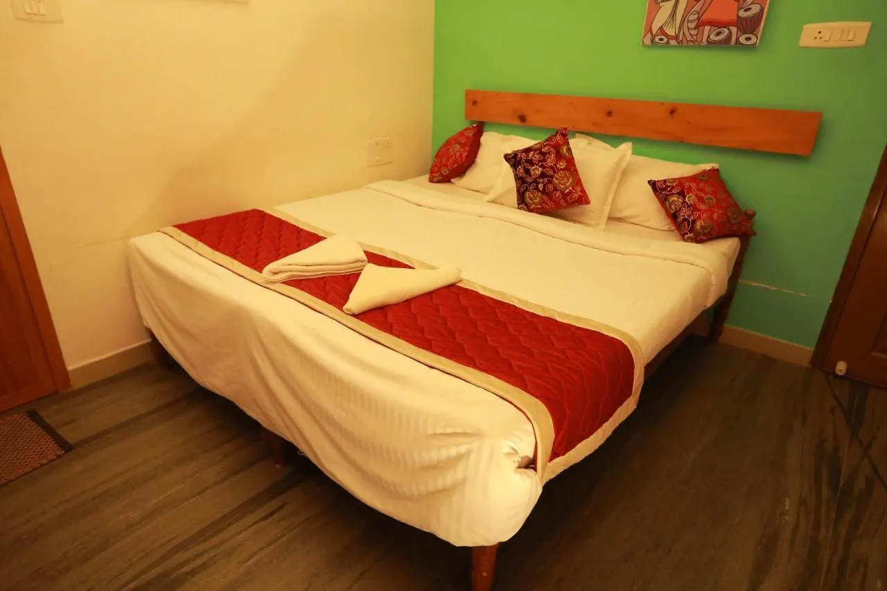 *** Hotel The Waves Fortkochi India
